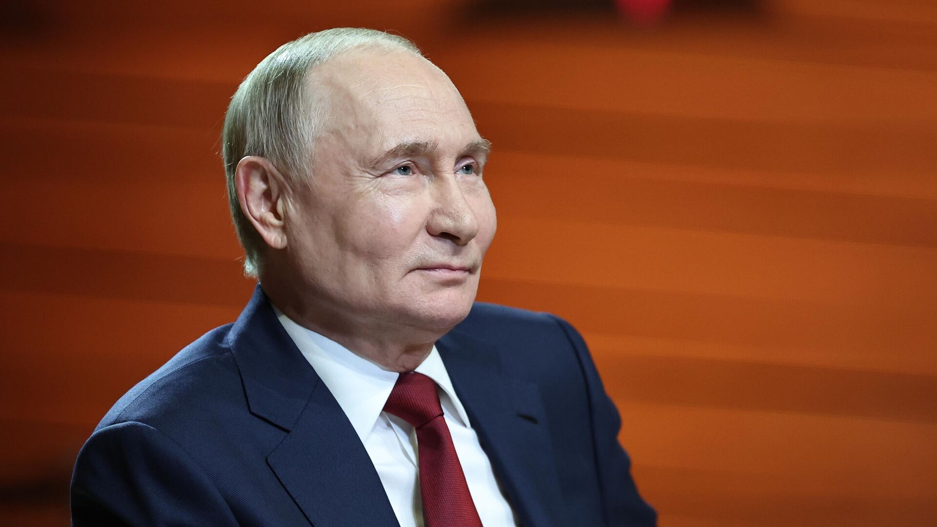 Президент РФ Владимир Путин на встрече с учащимися и педагогами в концертном зале новой Средней специальной музыкальной школы Сириус. 19 мая 2025 Президент РФ Владимир Путин на встрече с учащимися и педагогами в концертном зале новой Средней специальной музыкальной школы Сириус. 19 мая 2025 - РИА Новости, 1920, 19.05.2025