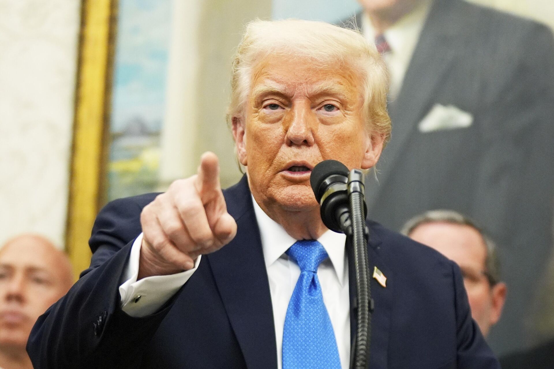 Президент США Дональд Трамп выступает в Овальном кабинете Белого дома Президент США Дональд Трамп выступает в Овальном кабинете Белого дома - РИА Новости, 1920, 21.05.2025