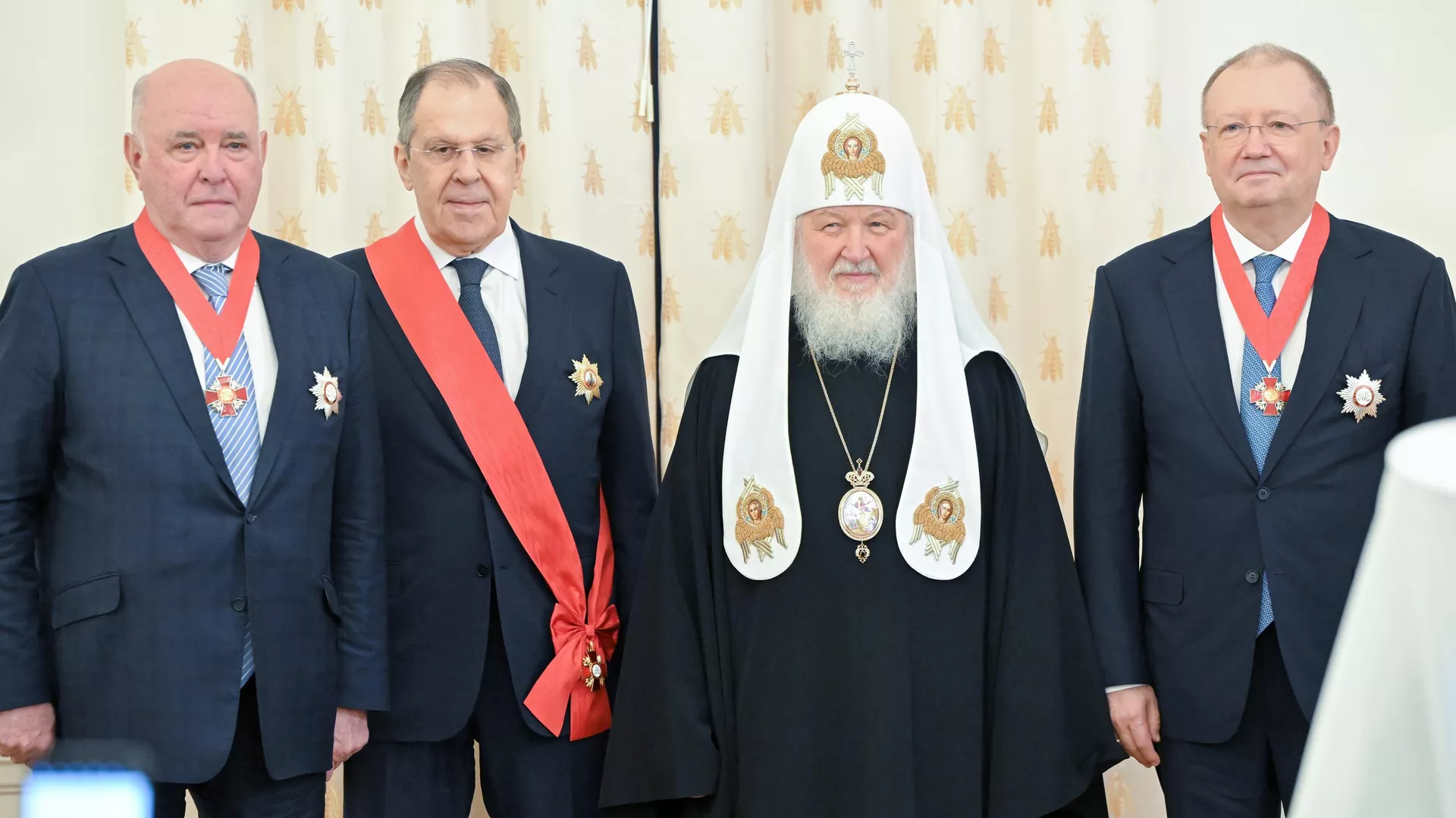 Председатель комитета Совета Федерации РФ по международным делам Григорий Карасин, министр иностранных дел РФ Сергей Лавров, патриарх Московский и всея Руси Кирилл и заместитель генерального директора Международной медиагруппы Россия сегодня Александр Яковенко на приёме от имени министра иностранных дел Сергея Лаврова по случаю православной Пасхи - РИА Новости, 1920, 20.05.2025