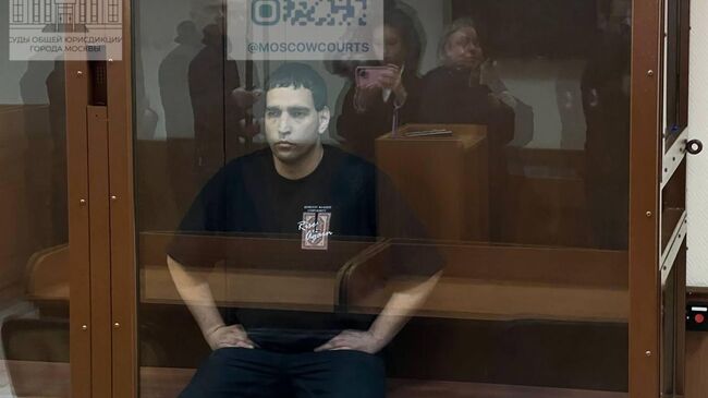 Мужчина, подозреваемый в расчленении знакомого, в зале суда Мужчина, подозреваемый в расчленении знакомого, в зале суда