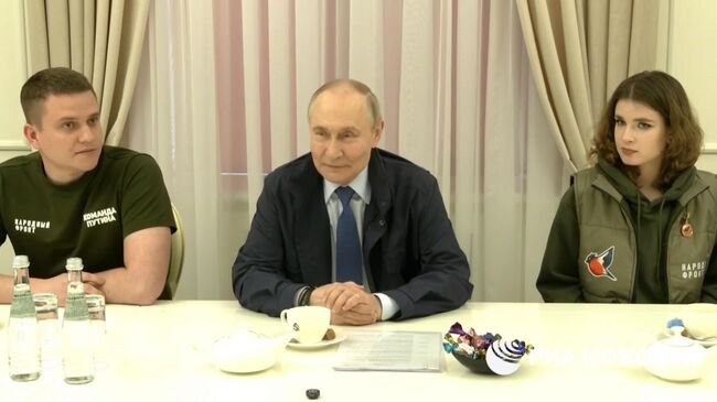 Путин на встрече с волонтерами в Курской области