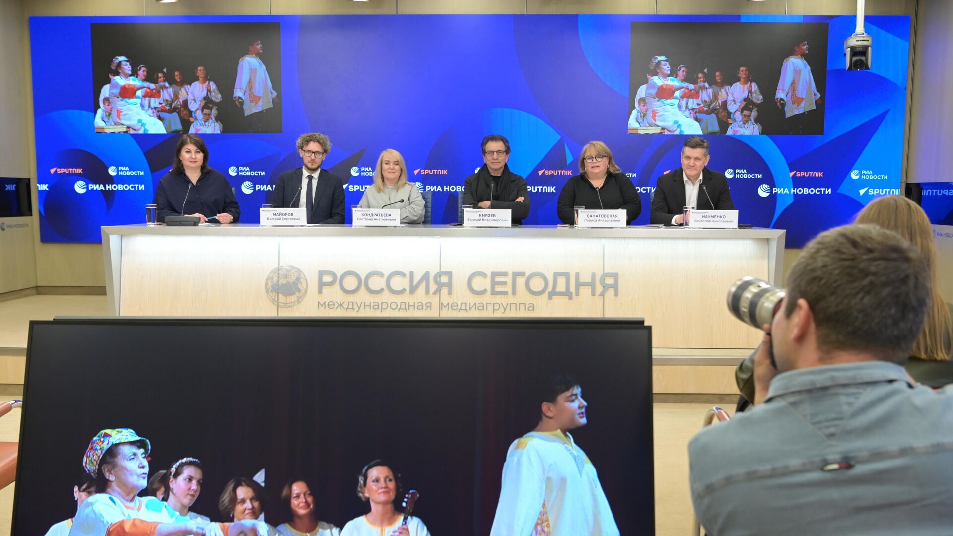 Пресс-конференция, посвященная старту XI Всероссийского фестиваля семейных любительских театров Сказка приходит в твой дом Пресс-конференция, посвященная старту XI Всероссийского фестиваля семейных любительских театров Сказка приходит в твой дом - РИА Новости, 1920, 21.05.2025