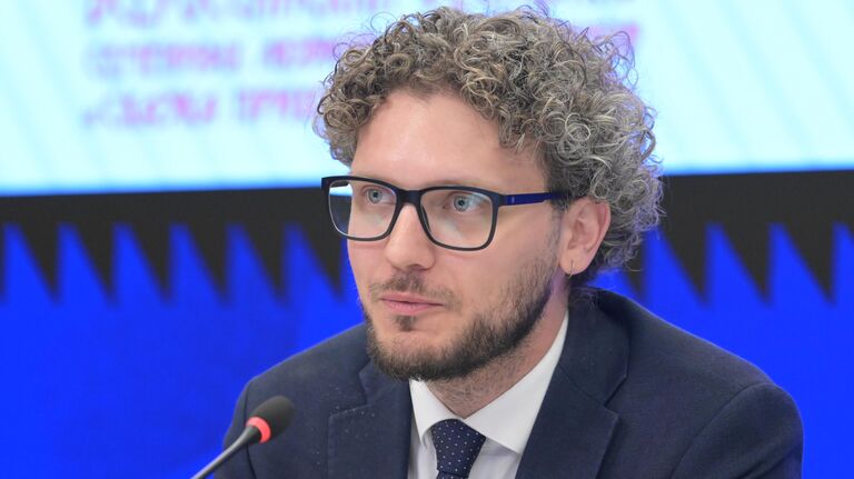 Руководитель стратегической программы Подростки России, заместитель директора - руководитель Федерального центра развития программ социализации подростков ФГБУ Центр защиты прав и интересов детей Валерий Майоров Руководитель стратегической программы Подростки России, заместитель директора - руководитель Федерального центра развития программ социализации подростков ФГБУ Центр защиты прав и интересов детей Валерий Майоров