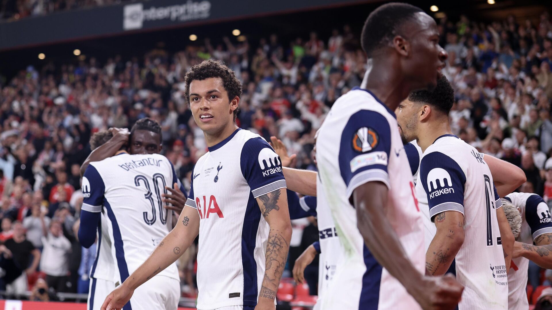 Футболисты Тоттенхэма после гола в финале Лиги Европы - РИА Новости, 1920, 21.05.2025