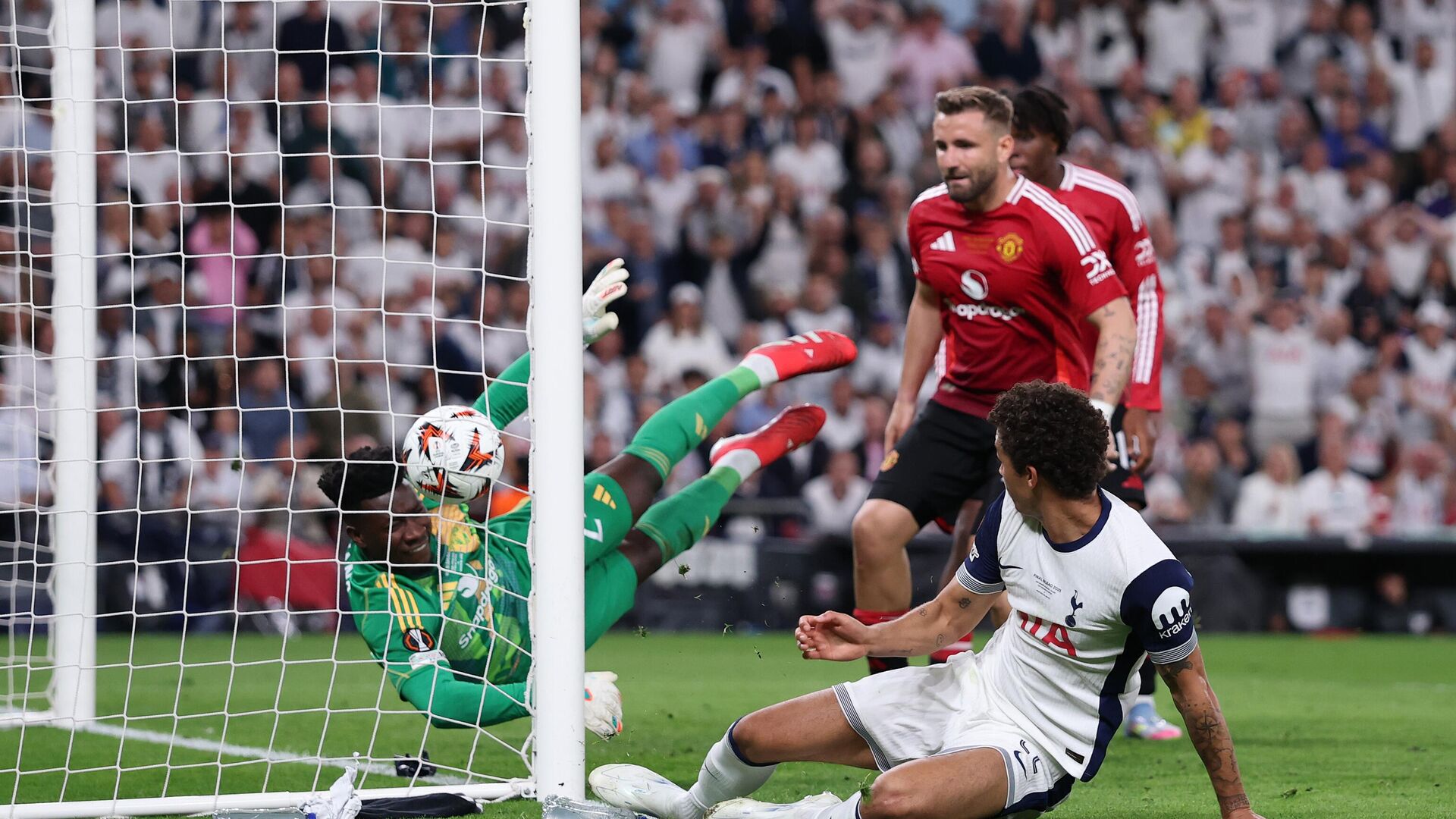 Эпизод финала Лиги Европы сезона-2024/25 - РИА Новости, 1920, 22.05.2025