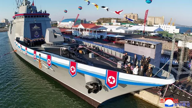 Торжественная церемония спуска на воду эсминца ВМС КНА типа Чхве Хен