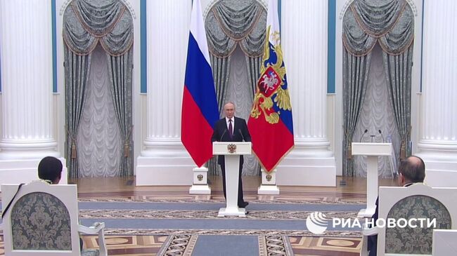 Путин: Самый лучший способ чему-то научить – это подать личный пример