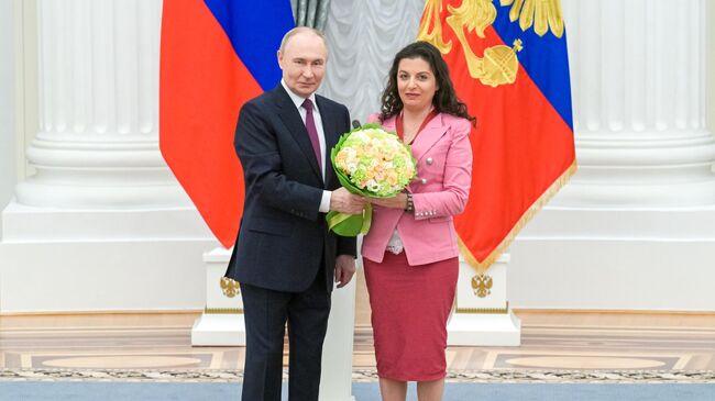 Путин вручил главреду медиагруппы Россия сегодня Маргарите Симоньян орден За заслуги перед Отечеством III степени