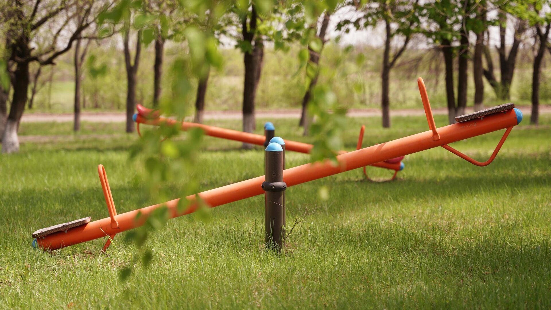 Детские качели - РИА Новости, 1920, 24.09.2025