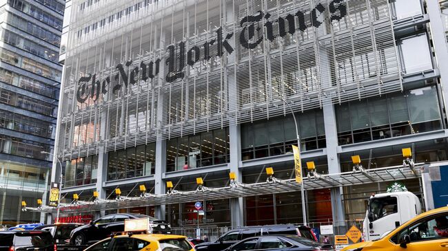 Вход в штаб-квартиру New York Times