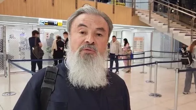 Архиепископ Бельцкий и Фалештский Маркелл в аэропорту Кишинева