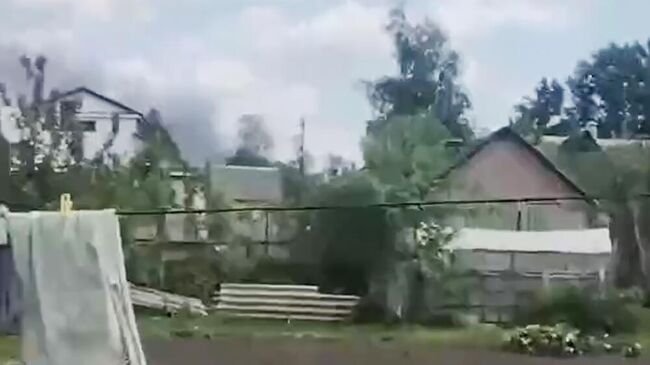 Дым на месте крушения вертолета в Орловской области