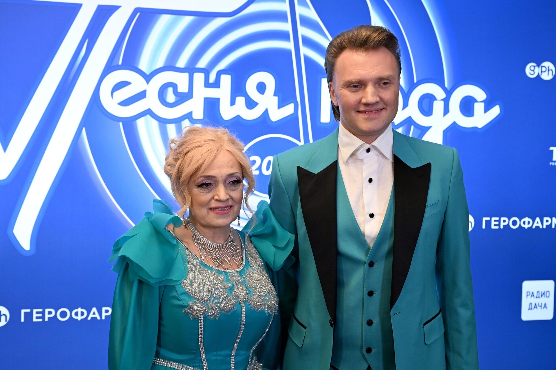 Певица Надежда Кадышева с сыном Григорием Костюком - РИА Новости, 1920, 15.08.2025