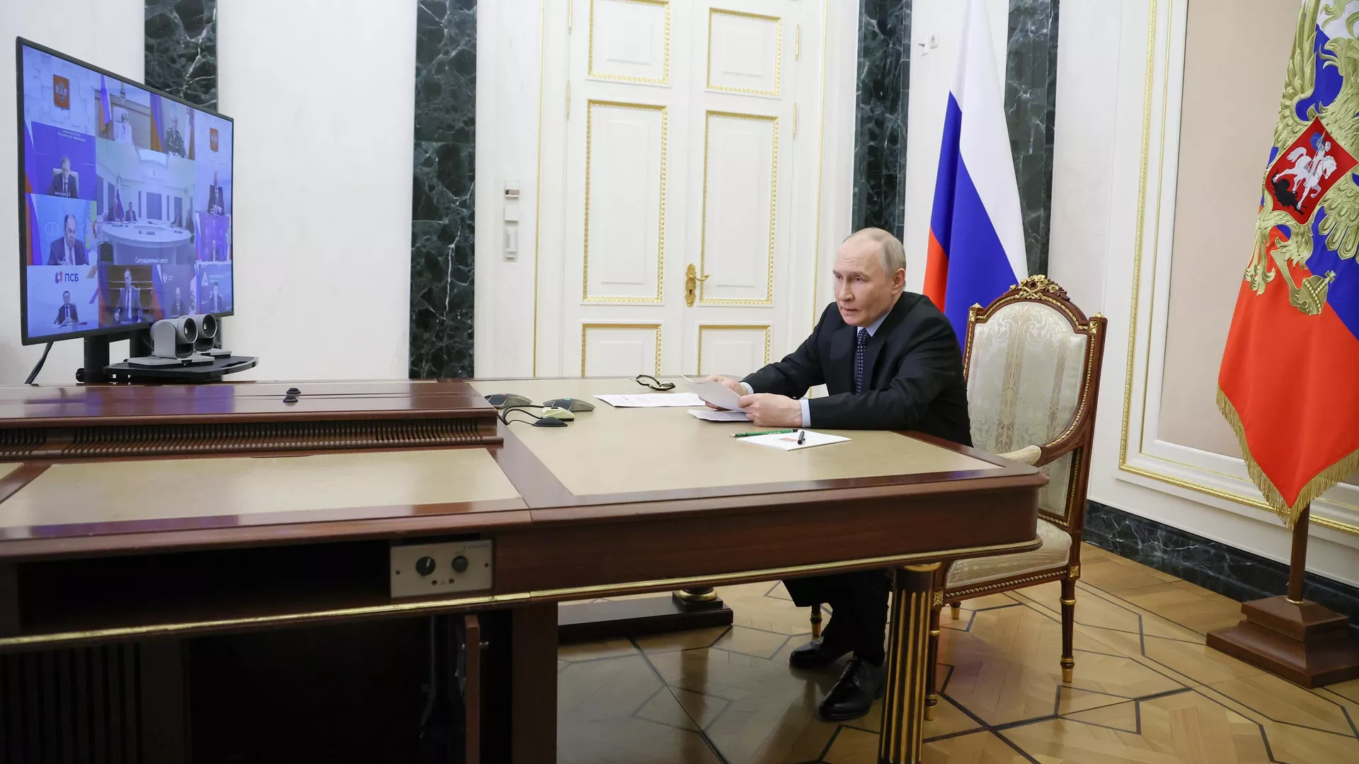 Президент РФ Владимир Путин проводит в режиме видеоконференции заседание Комиссии по вопросам военно-технического сотрудничества с иностранными государствами - РИА Новости, 1920, 23.05.2025