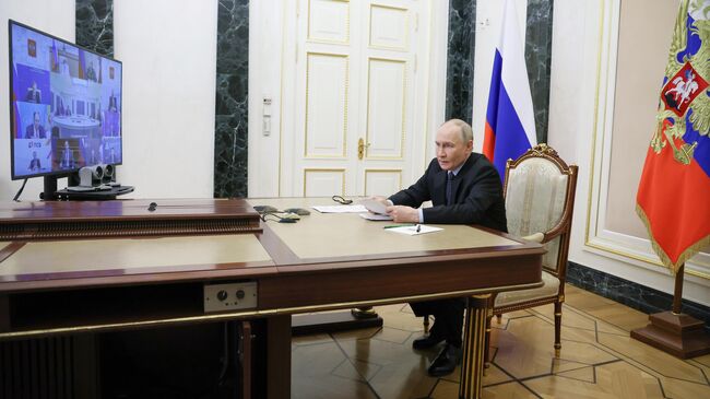 Президент РФ Владимир Путин проводит в режиме видеоконференции заседание Комиссии по вопросам военно-технического сотрудничества с иностранными государствами