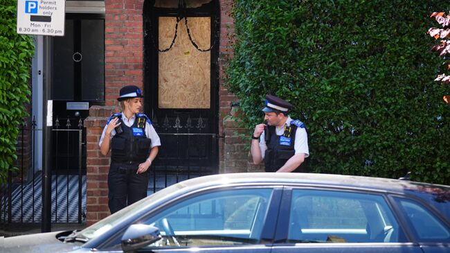 Вход в дом Кира Стармера на севере Лондона после поджога