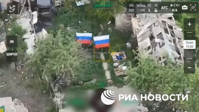 Водружение российского флага над освобожденным Отрадным в ДНР