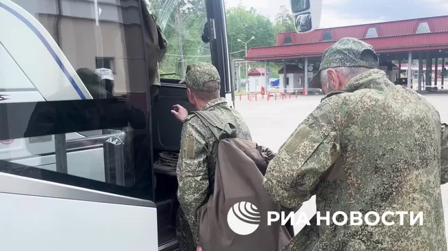 Возвращение из украинского плена новой группы российских военных