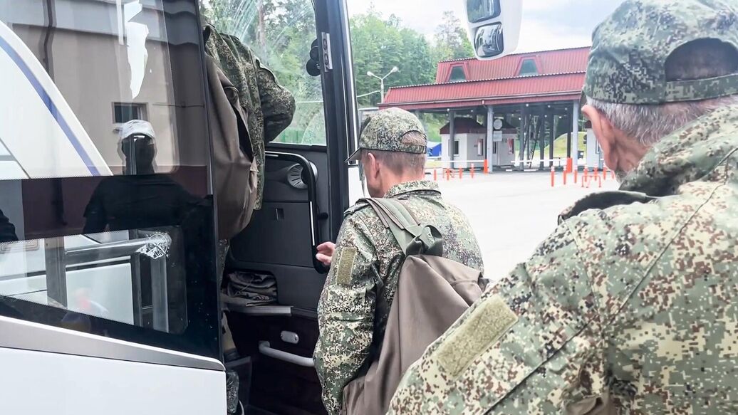 © Пресс-служба Минобороны Российской ФедерацииПерейти в медиабанк<br>Российские военнослужащие, возвращенные из украинского плена