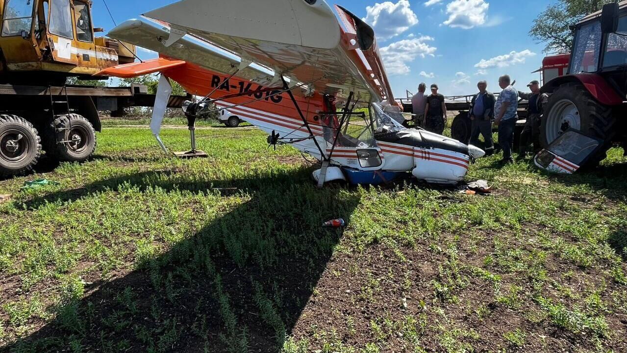 Легкомоторный самолет совершил жесткую посадку в Орловском районе Ростовской области - РИА Новости, 1920, 24.05.2025