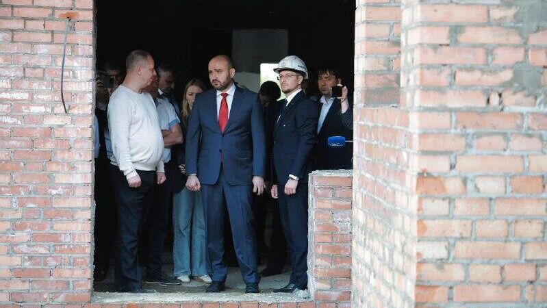 Губернатор Самарской области Вячеслав Федорищев проверил, как ведется строительство социально значимых объектов в Сызрани Губернатор Самарской области Вячеслав Федорищев проверил, как ведется строительство социально значимых объектов в Сызрани - РИА Новости, 1920, 24.05.2025