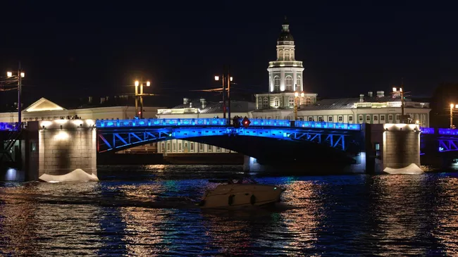 Дворцовый мост в Санкт-Петербурге, украсят сине-бело-голубой подсветкой в честь 100-летия футбольного клуба Зенит