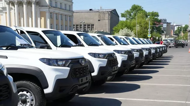 Губернатор Приангарья Игорь Кобзев вручил медикам ключи от 47 автомобилей Нива по нацпроекту