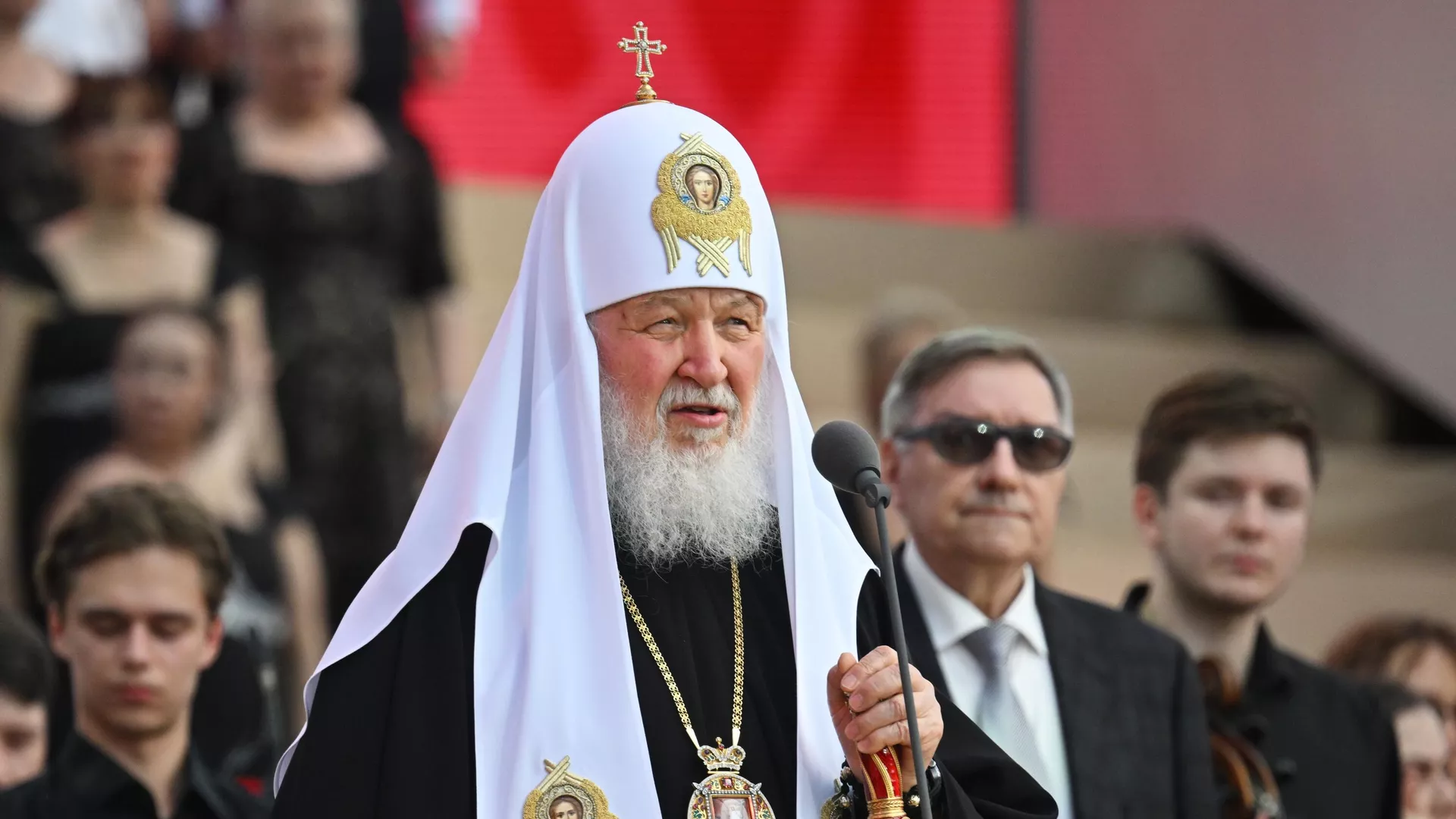 Святейший Патриарх Московский и всея Руси Кирилл во время на концерта, посвященного Дню славянской письменности и культуры на Красной площади в Москве. 24 мая 2025 Святейший Патриарх Московский и всея Руси Кирилл во время на концерта, посвященного Дню славянской письменности и культуры на Красной площади в Москве. 24 мая 2025 - РИА Новости, 1920, 24.05.2025