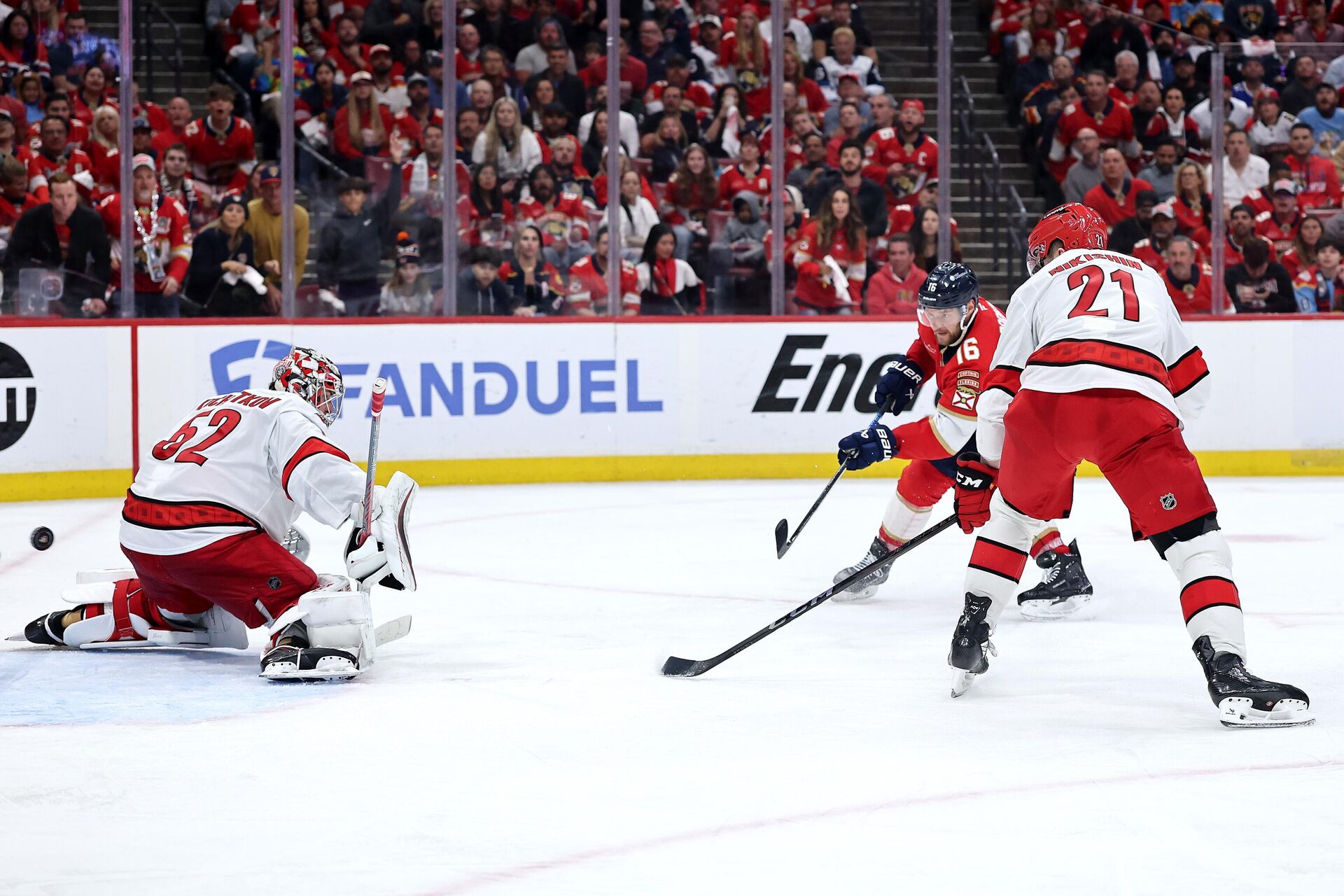 Эпизод матча Флорида Пантерз - Каролина Харрикейнз - РИА Новости, 1920, 27.05.2025