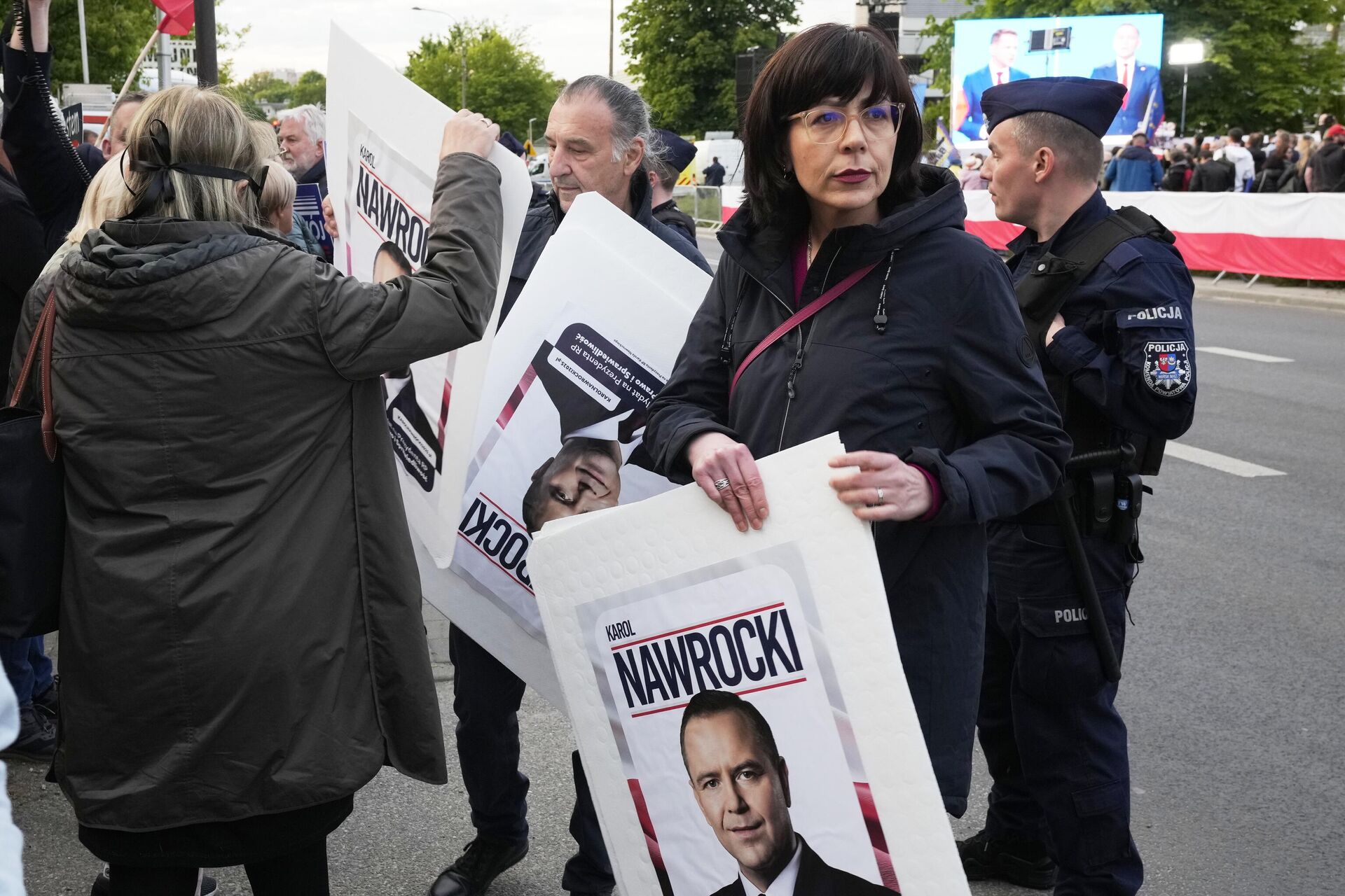 Сторонники кандидата в президенты Польши Кароля Навроцкого в Варшаве - РИА Новости, 1920, 26.05.2025