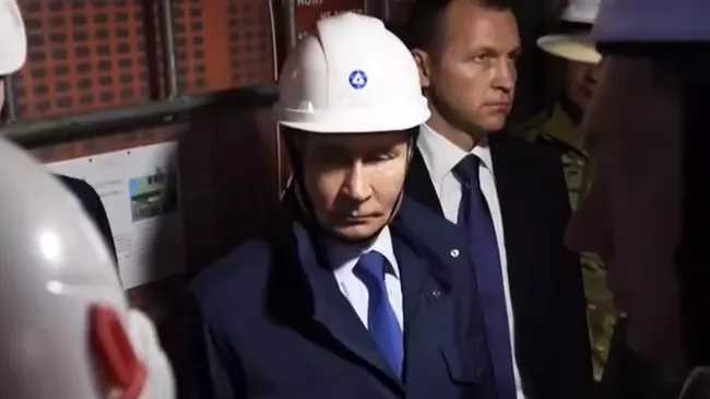 Новые кадры поездки Владимира Путина в Курскую область
