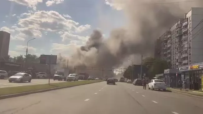 Пожар в ТЦ Пионер в Королеве. Кадр видео из соцсетей