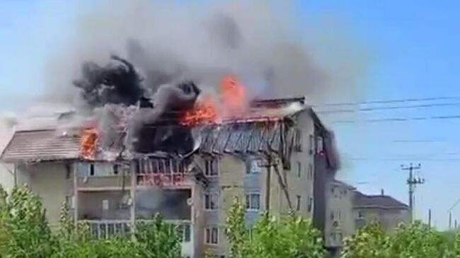 Пожар в жилом доме в станице Староминская Краснодарского края. Кадр видео из соцсетей