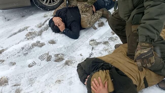 Кадры задержания нелегальных оружейников. Видео ФСБ России