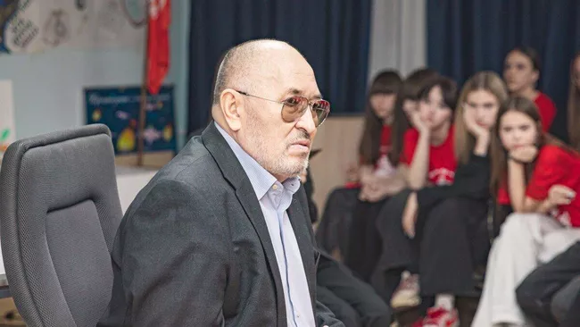 Заслуженный деятель искусств России Виктор Галкин