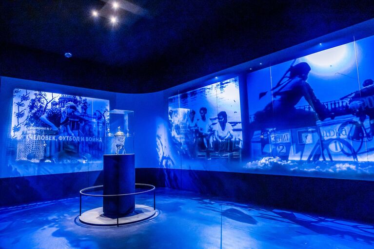 На выставке  Зенит — Петербург. 100 лет вместе На выставке  Зенит — Петербург. 100 лет вместе