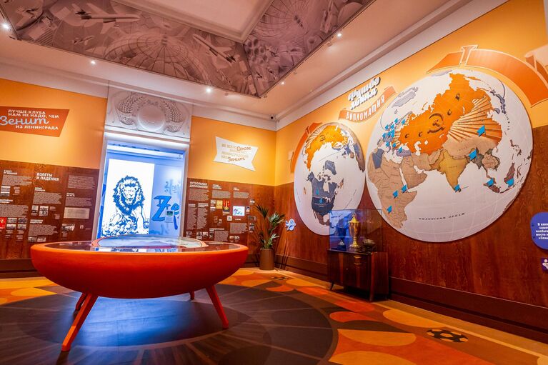 Зал болельщиков на выставке  Зенит — Петербург. 100 лет вместе Зал болельщиков на выставке  Зенит — Петербург. 100 лет вместе