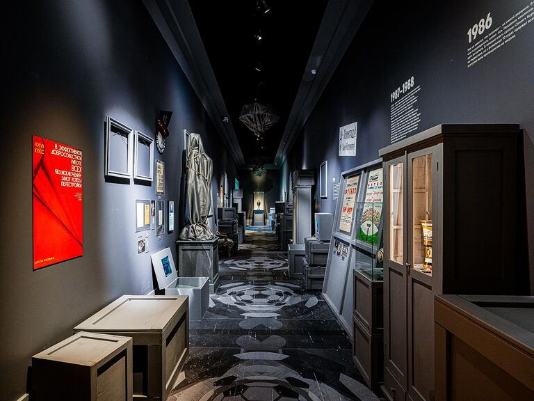 Переход от 80-х к 2000-м годам на выставке  Зенит — Петербург. 100 лет вместе Переход от 80-х к 2000-м годам на выставке  Зенит — Петербург. 100 лет вместе