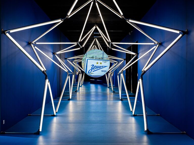 Инсталляция на выставке  Зенит — Петербург. 100 лет вместе Инсталляция на выставке  Зенит — Петербург. 100 лет вместе