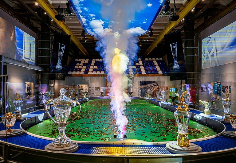 На выставке  Зенит — Петербург. 100 лет вместе На выставке  Зенит — Петербург. 100 лет вместе