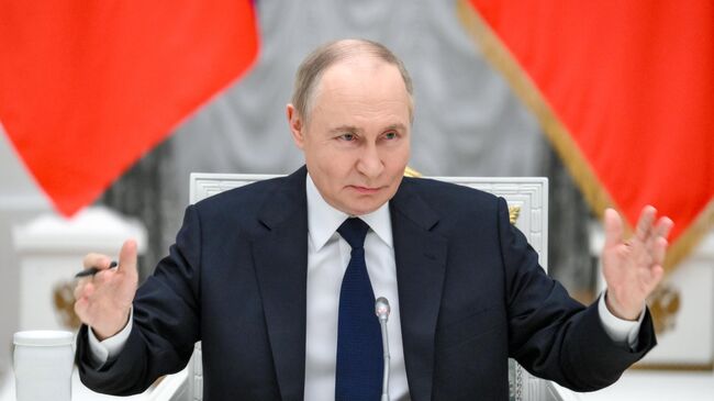 Президент РФ Владимир Путин во время встречи с представителями российских деловых кругов