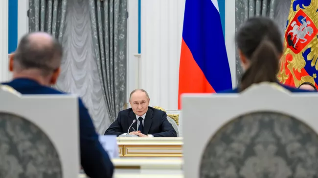 Президент РФ Владимир Путин во время встречи с представителями российских деловых кругов