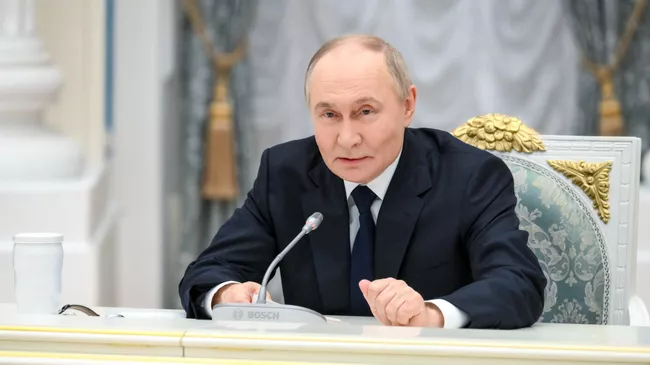 Президент РФ Владимир Путин во время встречи с представителями российских деловых кругов