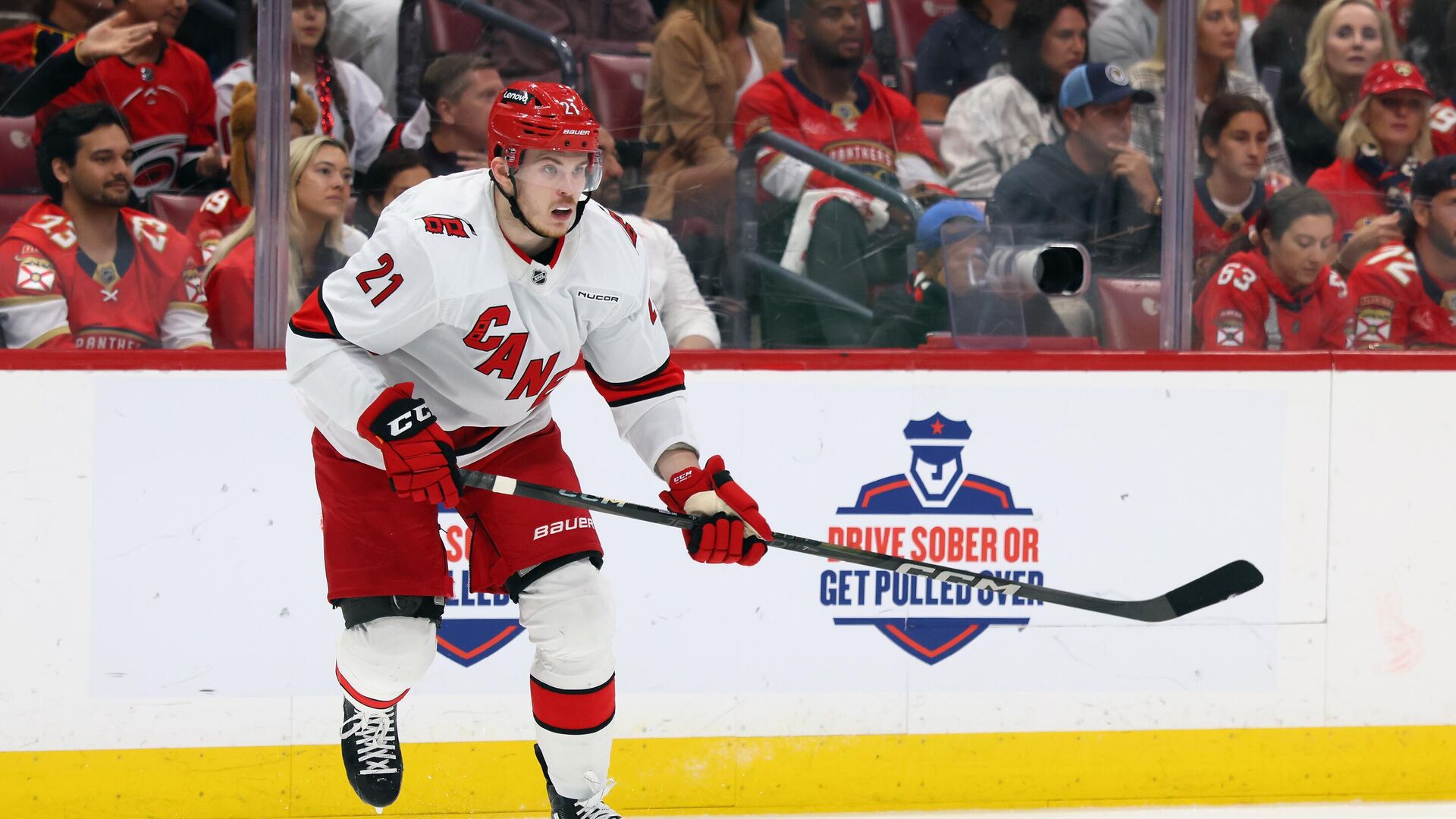 Хоккеист Каролины Харрикейнз Александр Никишин - РИА Новости, 1920, 27.05.2025