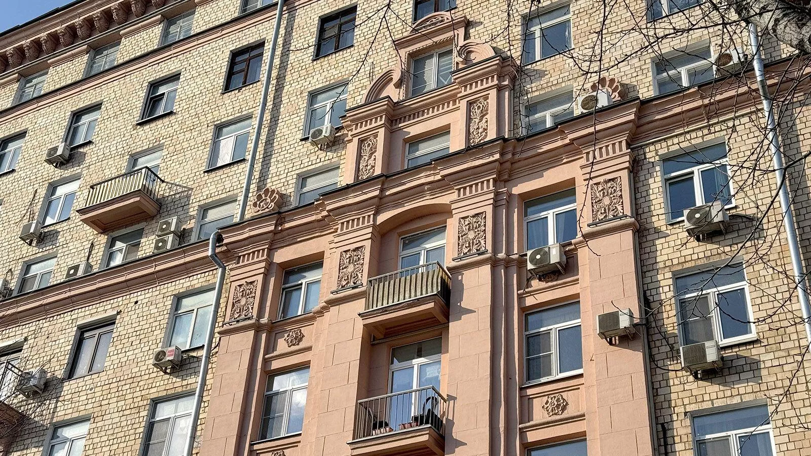 Дом 38/1 на Фрунзенской набережной в Москве Дом 38/1 на Фрунзенской набережной в Москве - РИА Новости, 1920, 27.05.2025