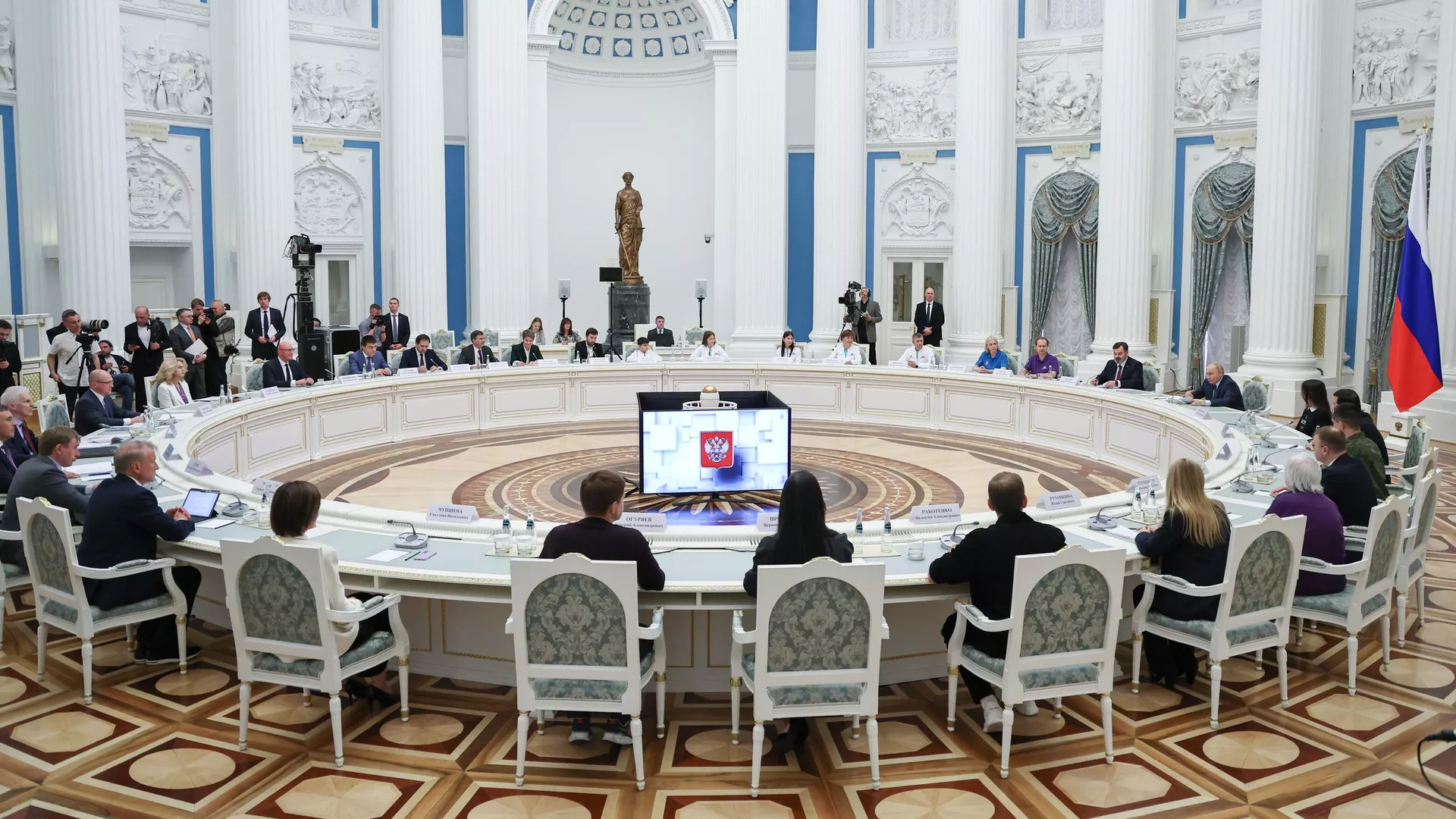 Президент РФ Владимир Путин проводит заседание наблюдательного совета Россия – страна возможностей Президент РФ Владимир Путин проводит заседание наблюдательного совета Россия – страна возможностей - РИА Новости, 1920, 27.05.2025