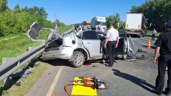 Место ДТП с фурой недалеко от поселка Сборный Самарской области. 27 мая 2025 - РИА Новости, 1920, 27.05.2025