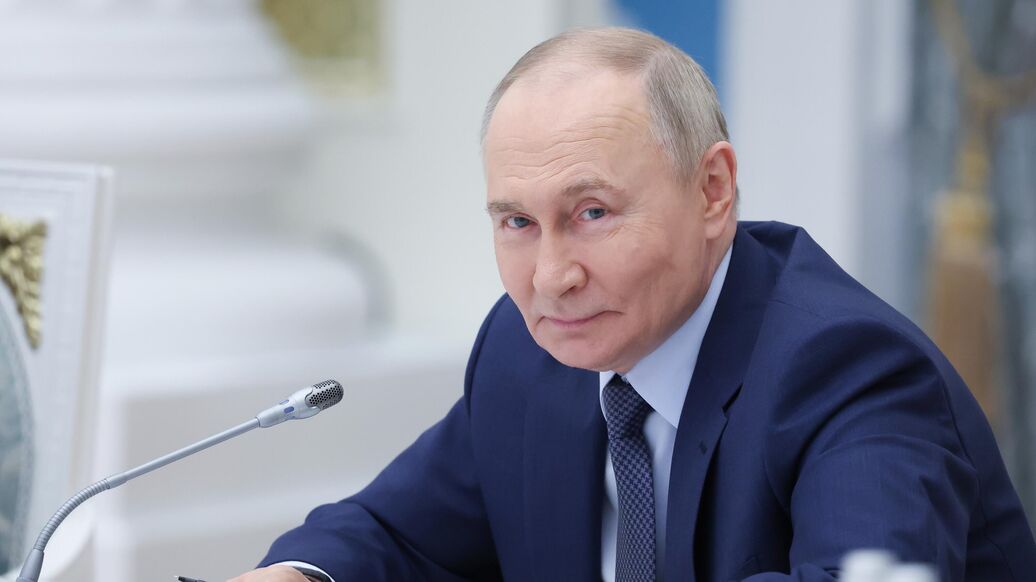 Путин наградил педагогов участников спецоперации