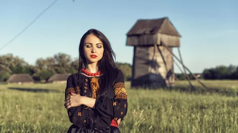 Девушка в поле