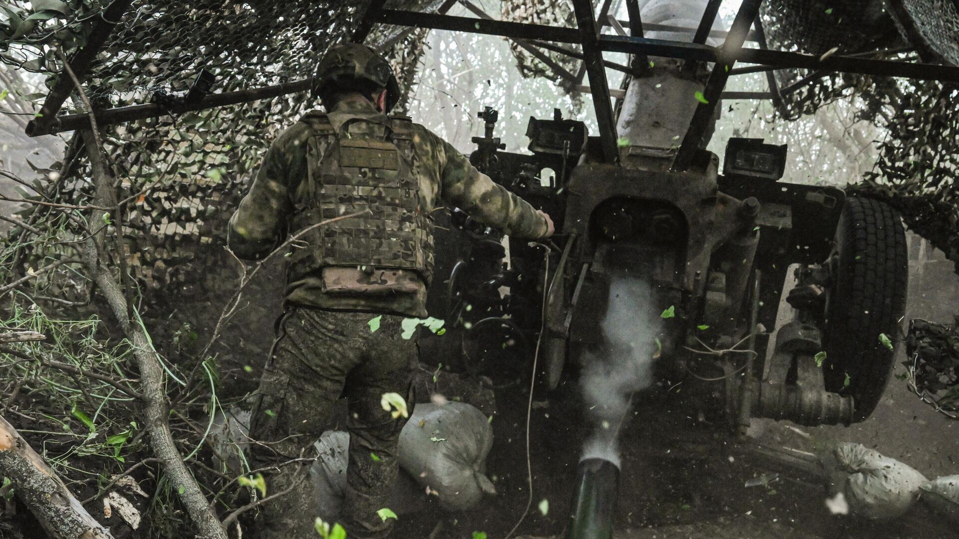 Боевая работа расчета гаубицы Д-30 Боевая работа расчета гаубицы Д-30 - РИА Новости, 1920, 12.08.2025